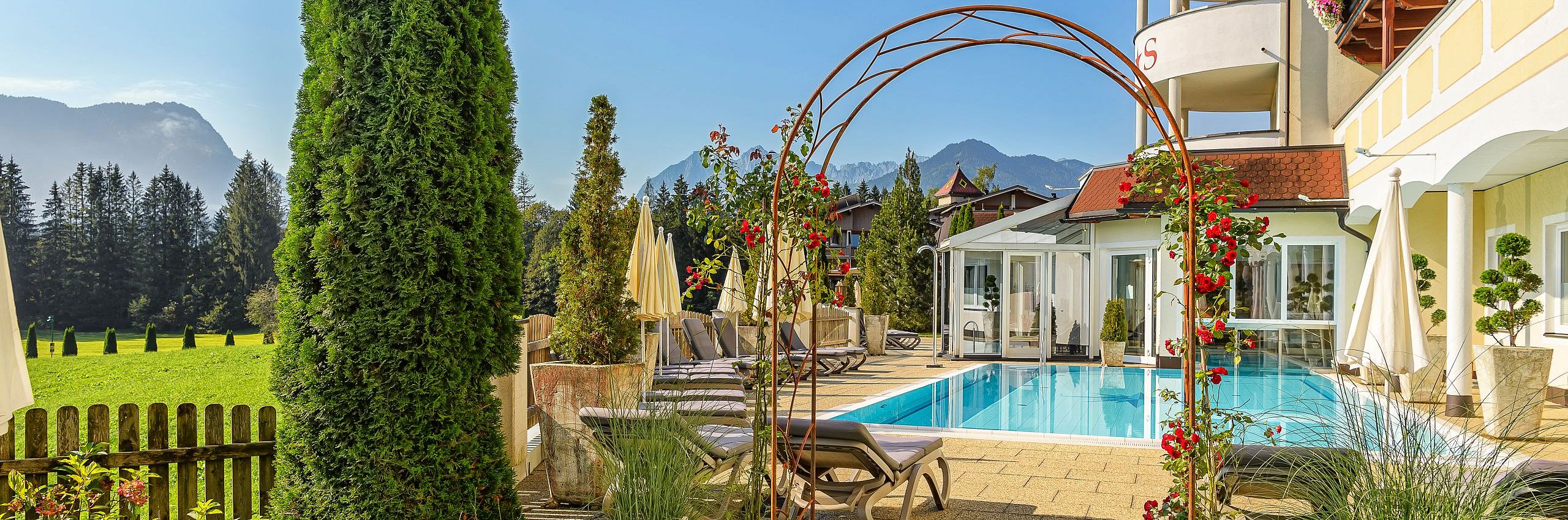 WellnessResortHotelAlpinaSpaAussenpoolSommerUrlaubTirol